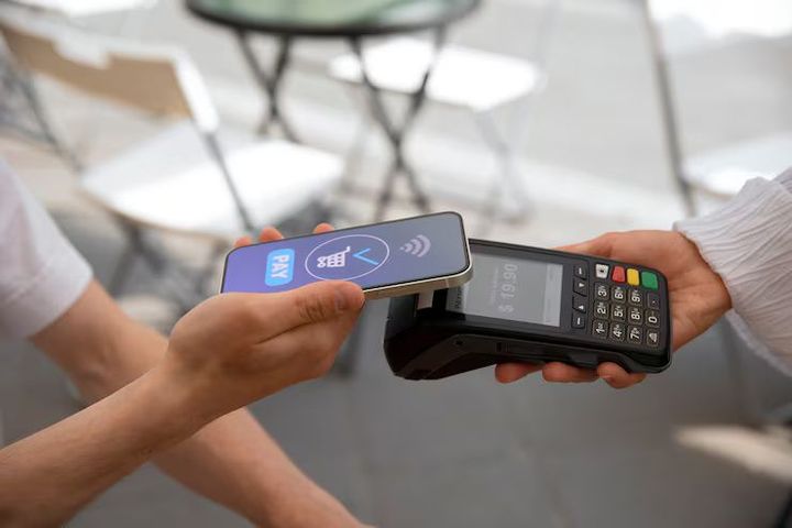 Mobile POS Systems Explained: Digital Payment Technologies, Retail Management Solutions and Business Applications
