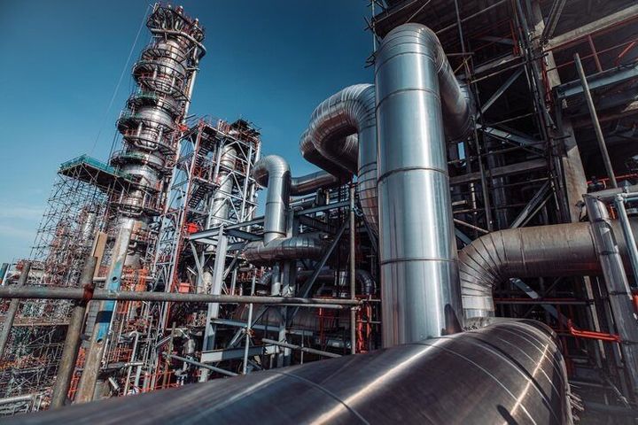 Oil Refinery Equipment Explained: Distillation Units, Heat Exchangers, Pressure Vessels and Industrial Applications