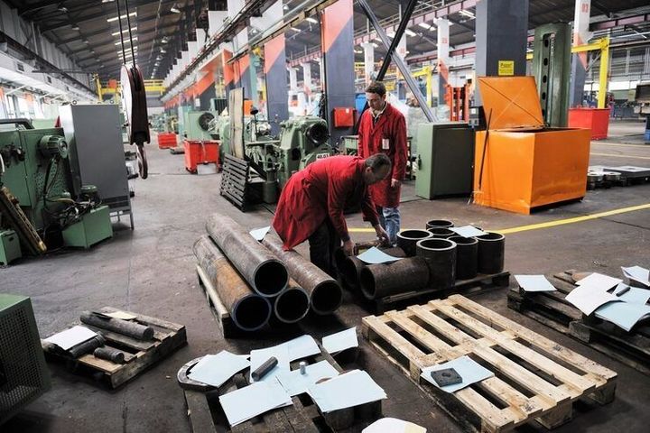 Industrial Raw Materials and Supplies Explained: Sourcing Solutions, Supply Chain Systems and Manufacturing Applications