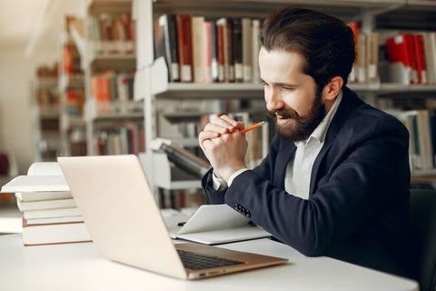 Online MBA Programs Explained: Degree Options, Specializations, Admission Requirements and Career Applications