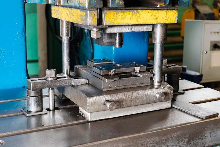 Hydraulic Press Machine Manufacturing Explained: Industrial Forming Systems & Production Applications