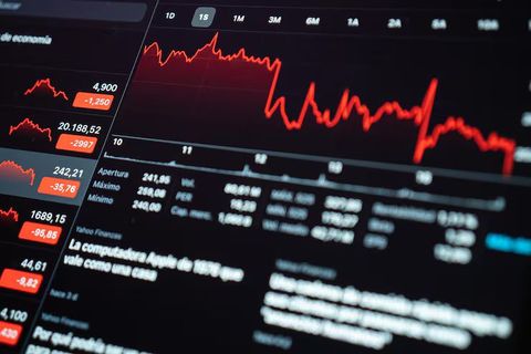 Stock Market Explained: How Equity Markets Work, Trading Mechanisms and Investment Strategies