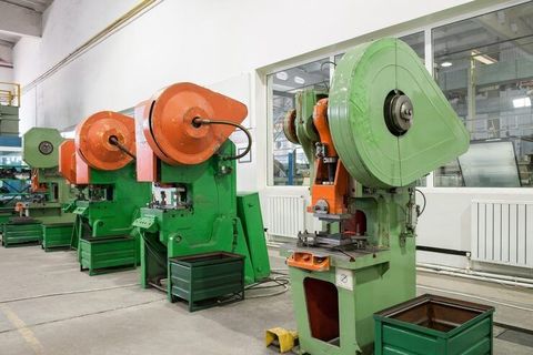 Blow Molding Machines Explained: Plastic Forming Technologies, Manufacturing Processes, Production Equipment and Industrial Applications